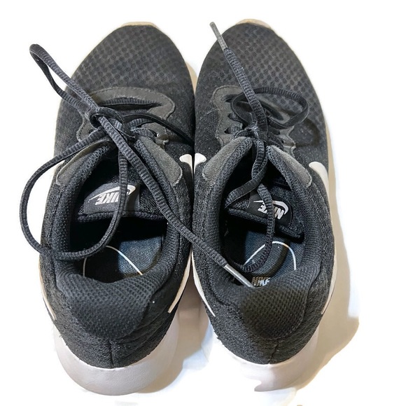 Nike woman’s black shoes size 8 - Picture 4 of 9